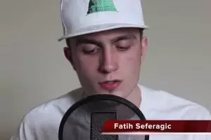 VIDEO: Bule tampan bersuara merdu ini hafal Alquran 30 juz