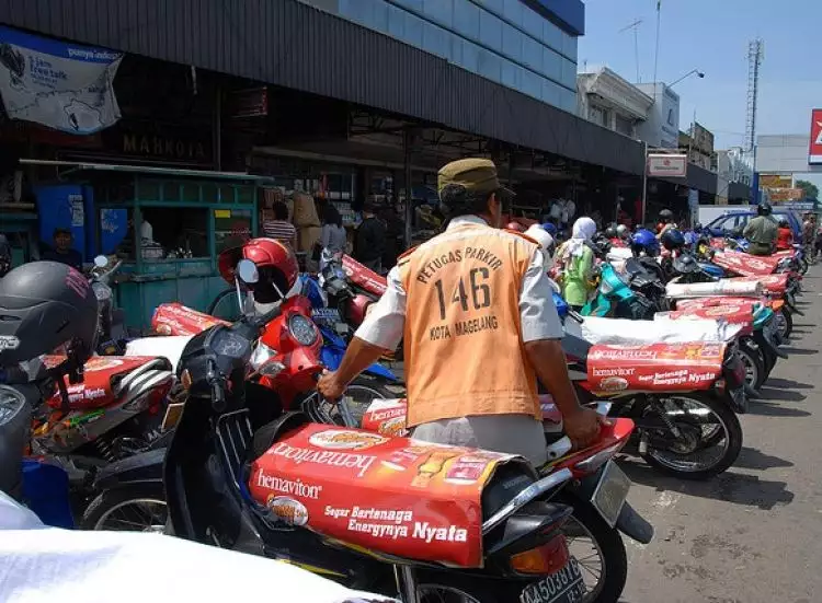 5 Tipe tukang parkir yang hanya ada di Indonesia!