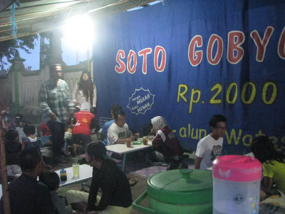 Bawa uang Rp 2.000, kamu sudah bisa kenyang makan di warung soto ini