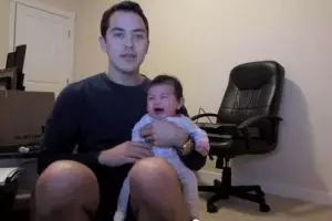 VIDEO: Bayi berhenti menangis mendengar lagu Beyonce