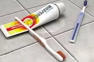 Kaki kena knalpot, jangan diolesi pakai odol ya, apalagi mentega