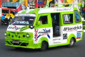 Enaknya naik angkot di sini, bisa sambil karaokean