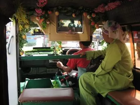 Enaknya naik angkot di sini, bisa sambil karaokean