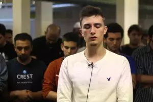 7 Hal yang mesti kamu tahu tentang imam ganteng yang hebohkan netizen