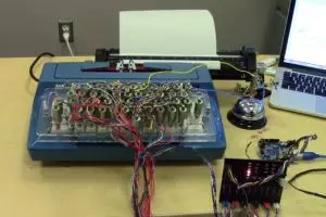 VIDEO: Mesin ketik jadul 'bermetamorfosis' jadi printer