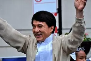 Ini harta Jackie Chan dan pendapatannya selama 1 tahun, dahsyat!