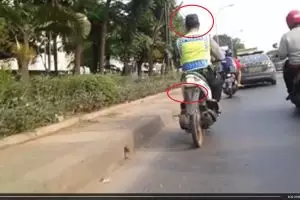 VIDEO: Polisi nakal, berkendara tanpa helm & motornya tanpa plat nomor
