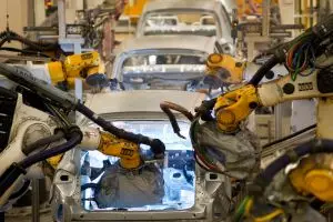 Pekerja ini dibunuh robot di sebuah pabrik mobil, ngeri!