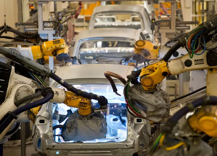 Pekerja ini dibunuh robot di sebuah pabrik mobil, ngeri!