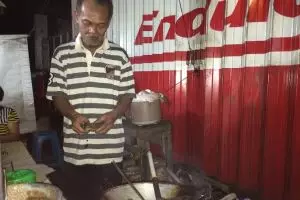 Pak Ji, pedagang tahu telor dan bapak dari tiga orang hafidz Al Quran