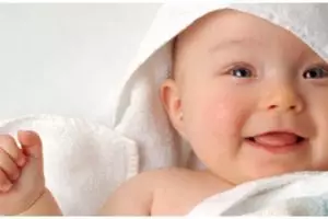 VIDEO: Bayi sebal anjingnya memanggil mama pada ibundanya