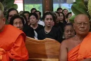 Tabrak mati polisi, artis cantik ini dihantui arwah korban, duh!