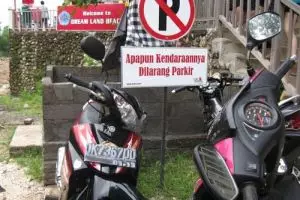 Banyak orang Indonesia suka langgar aturan, 15 foto ini buktinya!