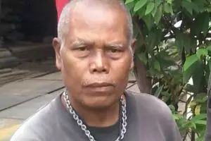 Gila musik metal, tukang parkir ini terkenal di kalangan metal head