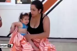 Hanyut ke laut, bayi umur 10 bulan selamat dalam kondisi tidur pulas