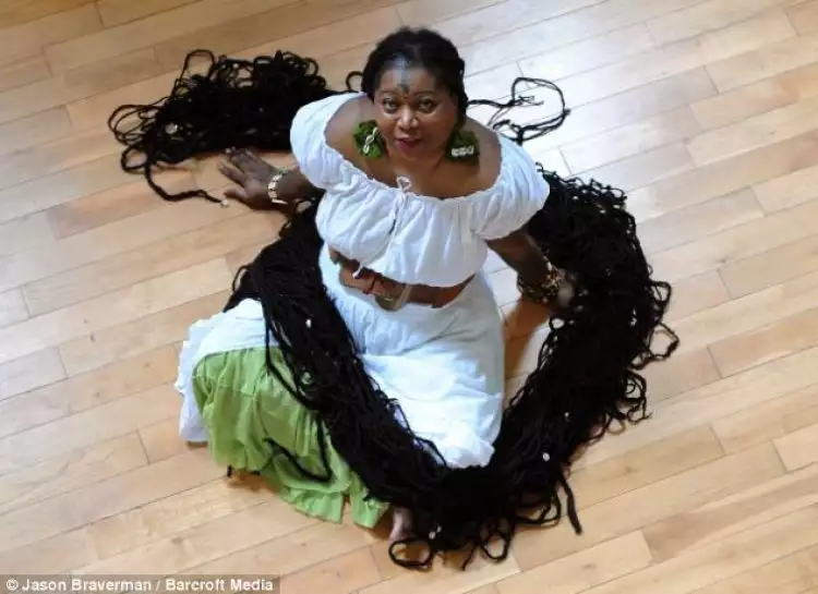 Asha Mandela, pemilik rambut sepanjang 17 meter