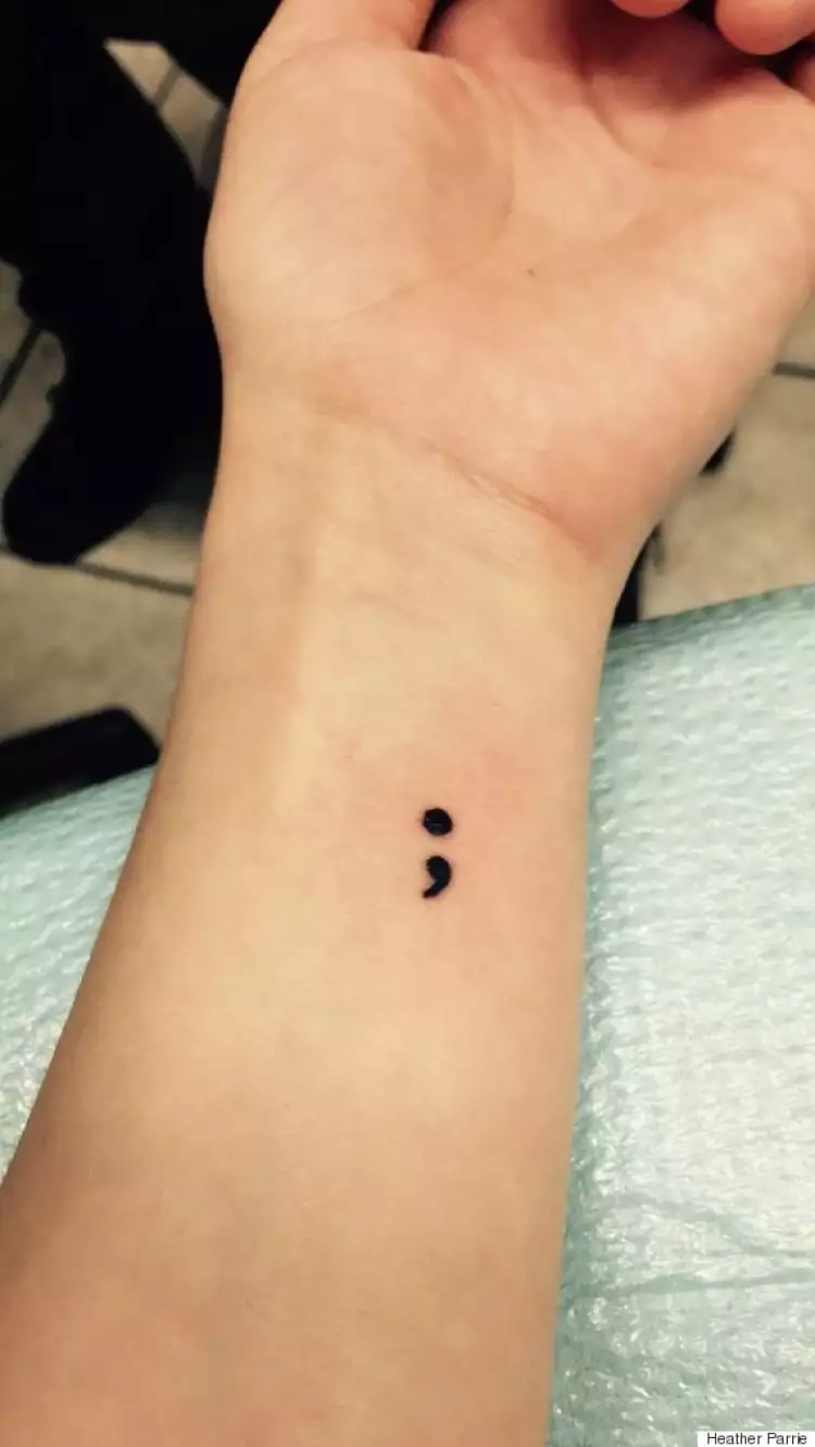 Mengenal Semicolon, tren tato untuk menyelamatkan nyawa seseorang