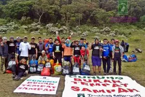 Trashbag Community, 'penyapu' gunung bersihkan sampah pendaki palsu