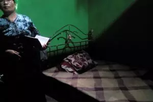 Aneh, 90 % warga di dusun ini tidak mau tidur di kasur