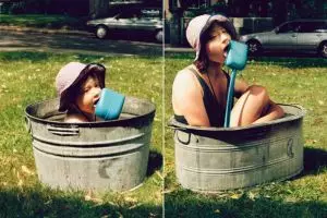 25 Foto 'remake' ini akan buat kamu kangen masa kecil! 