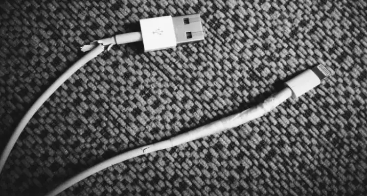 3 Tips sederhana ini bikin kabel chargermu jadi nggak gampang rusak