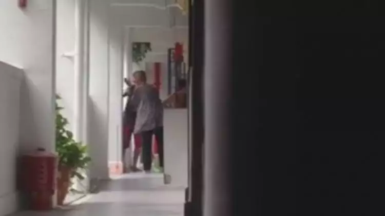 Netizen dihebohkan dengan video seorang anak yang menampar ibunya