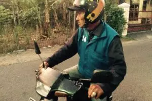 Pak Jarot, kuliahkan dua anak dari hasil mengojek