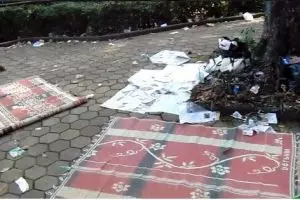 10 Foto kebiasaan negatif orang Indonesia, buang sampah sembarangan!