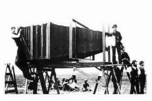 Terungkap! Foto pembuatan kamera pertama di dunia, siapa yang memfoto?