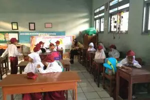 #HariPertamaSekolah jadi trending topic hari ini lho