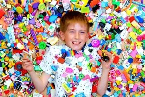 Bocah umur 9 tahun koleksi 3.500 penghapus dari berbagai negara