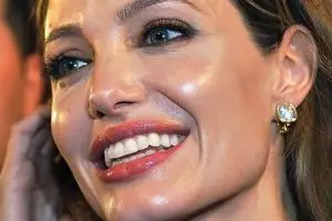 Kulit kamu berminyak? Tenang, minyaknya bisa cegah kerutan pada kulit