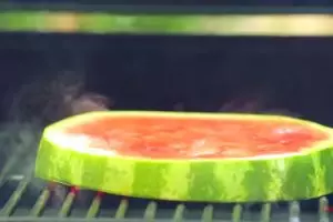 Yuk buat pizza semangka, dijamin bakal ketagihan