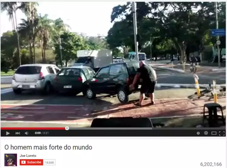 VIDEO: Pria ini angkat mobil yang menghalangi jalur sepeda, salut!