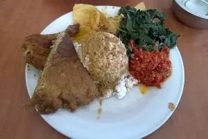 Ini alasan kenapa selalu ada daun singkong pada masakan padang