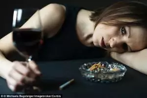 Waspada, cemburu bisa membuat kamu kecanduan alkohol