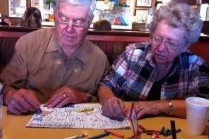 Kemesraan pasangan kakek nenek ini bakal membuatmu iri, dijamin!