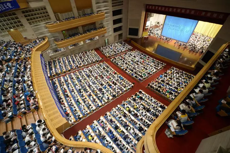 Inilah kelas terbesar di dunia, muridnya sampai 3000 orang