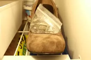 Sepatumu kekecilan? Cara ini bisa membantu melonggarkannya