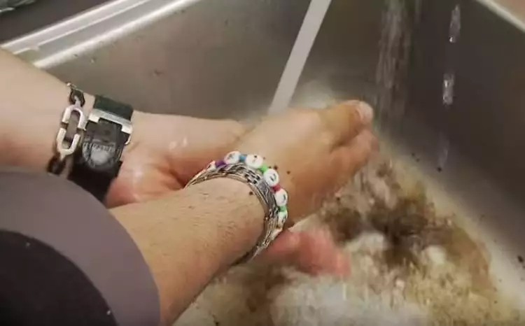 VIDEO: Tips praktis hilangkan bau bawang dan amis ikan di tangan