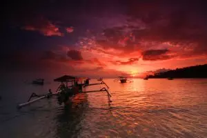 Kamu suka melihat sunset? Ini 10 spot sunset terbaik di Indonesia