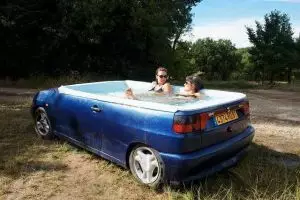 12 Kolam renang antimainstream yang bikin gerahmu hilang seketika