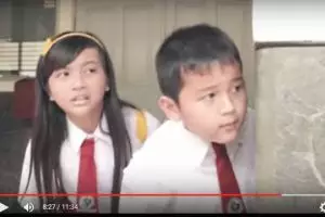 VIDEO: Tak sengaja cium lawan jenis, bocah SD siap jadi ayah