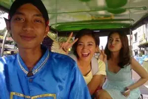 Tak hanya tiket, harga makanan untuk turis pun dibedakan, ow!