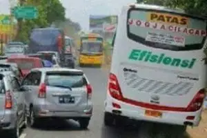 13 Aksi bus di Jawa yang bikin hati ketar-ketir