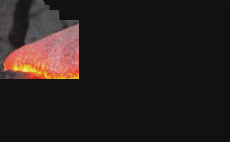 VIDEO: Pria berlari di atas lava yang mengalir, ngeri!