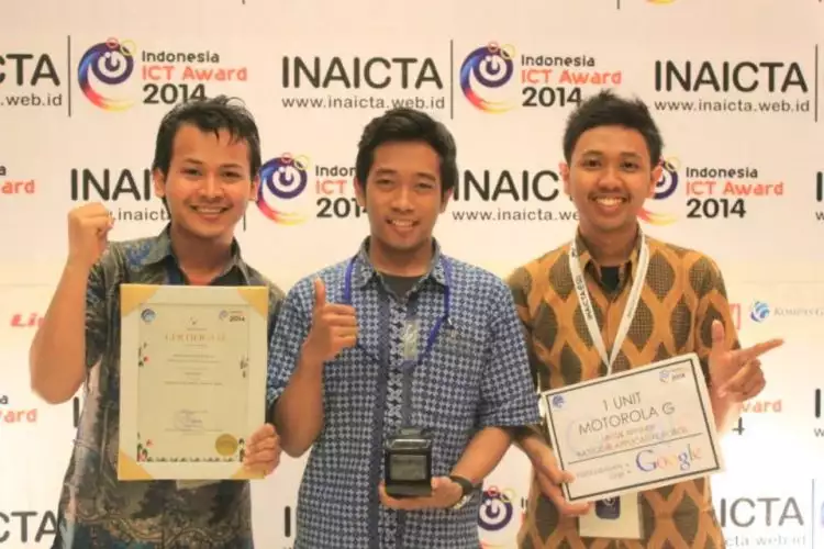 3 Mahasiswa di Surabaya kembangkan segway murah berbasis android, top!