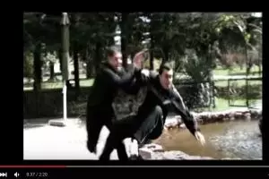 VIDEO: 2 Tukang usil paling usil sejagat ini diburu, digebuki korban