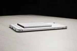 Aksesori ini bisa bikin iPhone punya fitur dual sim, berminat?