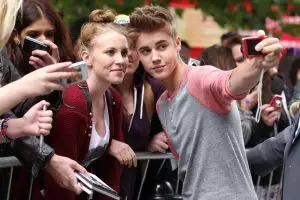 Kadar suka fans akan menurun jika banyak tahu kehidupan idolanya